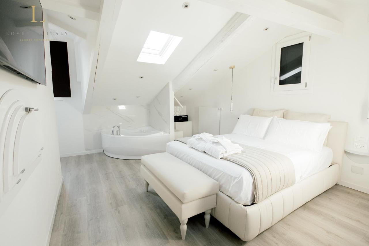Loversinitaly Romantic Apartments - Altana And Jacuzzi Veneţia Exterior foto